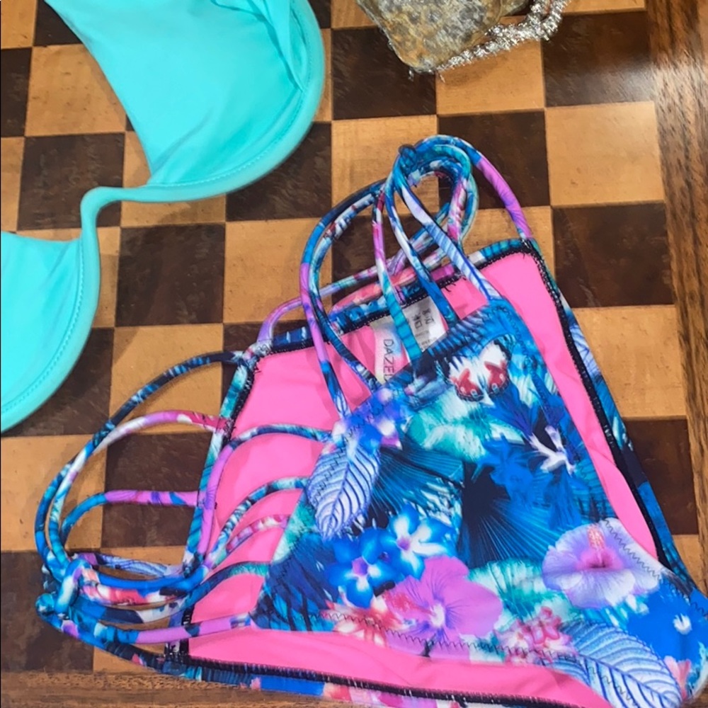 Bikini - Picture 2 of 4